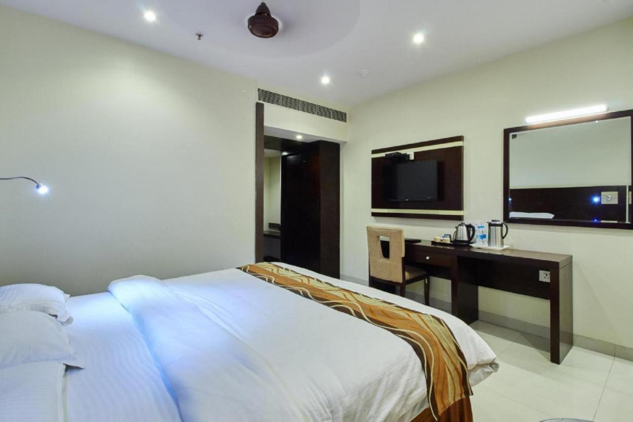 Hotel Krishna Residency Vijayawāda Exterior foto
