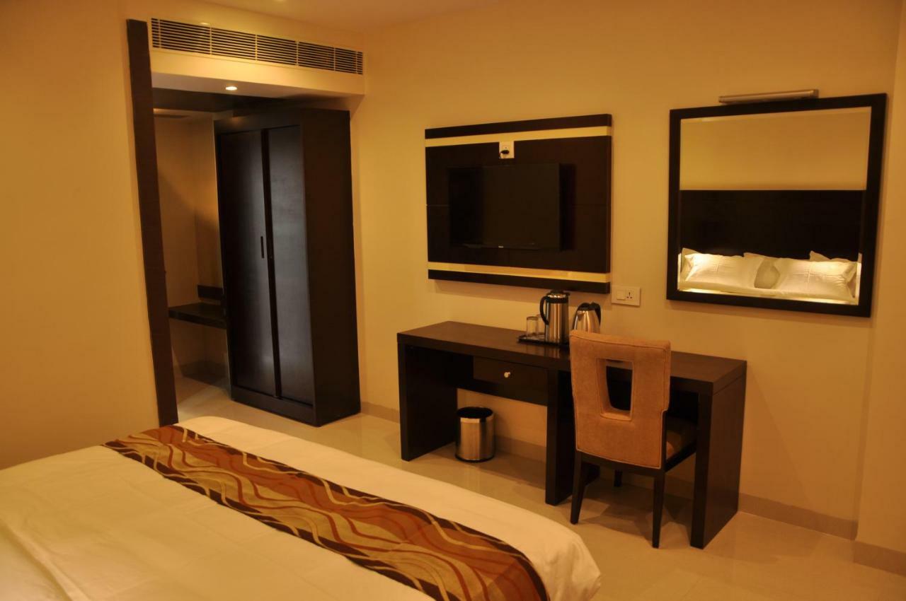 Hotel Krishna Residency Vijayawāda Exterior foto
