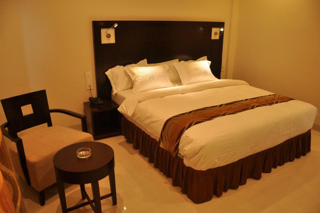 Hotel Krishna Residency Vijayawāda Exterior foto